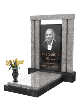 Памятник c аркой и колонами. Модель - КОЛ023