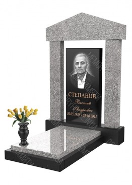 Памятник c аркой и колонами. Модель - КОЛ025